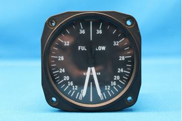 Picture of Used United Instruments Fuel Pressure Gauge P/N: PM-44-11, 6062-G45 (28065)