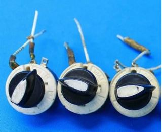 Picture of Lot of 3 Used Rheostat Potentiometers P/N XR-5238 With Knobs P/N 0813475-7 (19101)