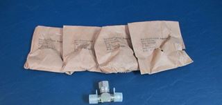 Picture of 1 Lot of 4 New Old Stock Parker Hannifin Tee Swivel P/N MS51524B5 (4035)