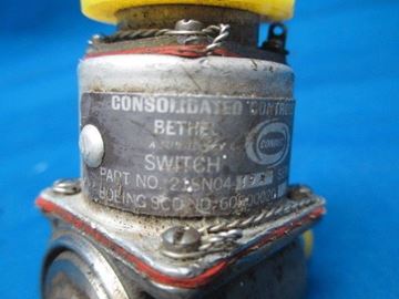 Picture of Consolidated Controls Corp. Low Pressure Warning Switch P/N: 21SN04-19A (6407)