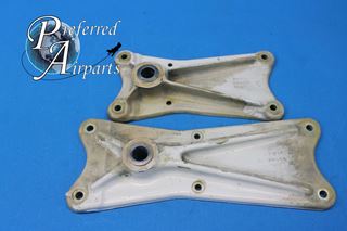 Picture of Piper Left Main Gear Trunnion Fitting P/N: 40290-004, 40288-008 (26364)