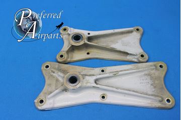 Picture of Piper Left Main Gear Trunnion Fitting P/N: 40290-004, 40288-008 (26364)