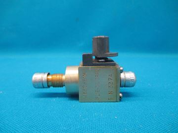Picture of Used Auto-Valve Oil Drain Valve p/n 465C61M, 465C-61M (16604)