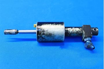 Picture of Used 1966 Cessna 401 Aircraft Master Brake Cylinder p/n 5044000-1 (19153)