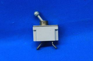 Picture of Used Klixon Aviation Circut Breaker/Switch, p/n MS24509-5, D7270-1-5 (28828)