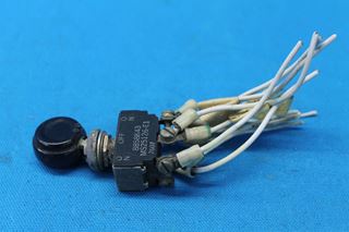 Picture of Used Cessna 402B Cockpit Ventilation Switch, p/n MS25126E1, 8858K43 (27713)