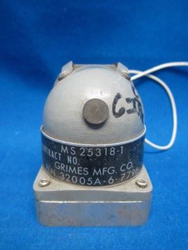 Picture of Used Grimes Aircraft Approach Light, p/n MS25318-1, 32005A-6-7796 (7546)